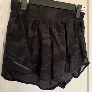 37. Size 6 Tall LULULEMON Black And Grey Camo Hotty Hot Shorts